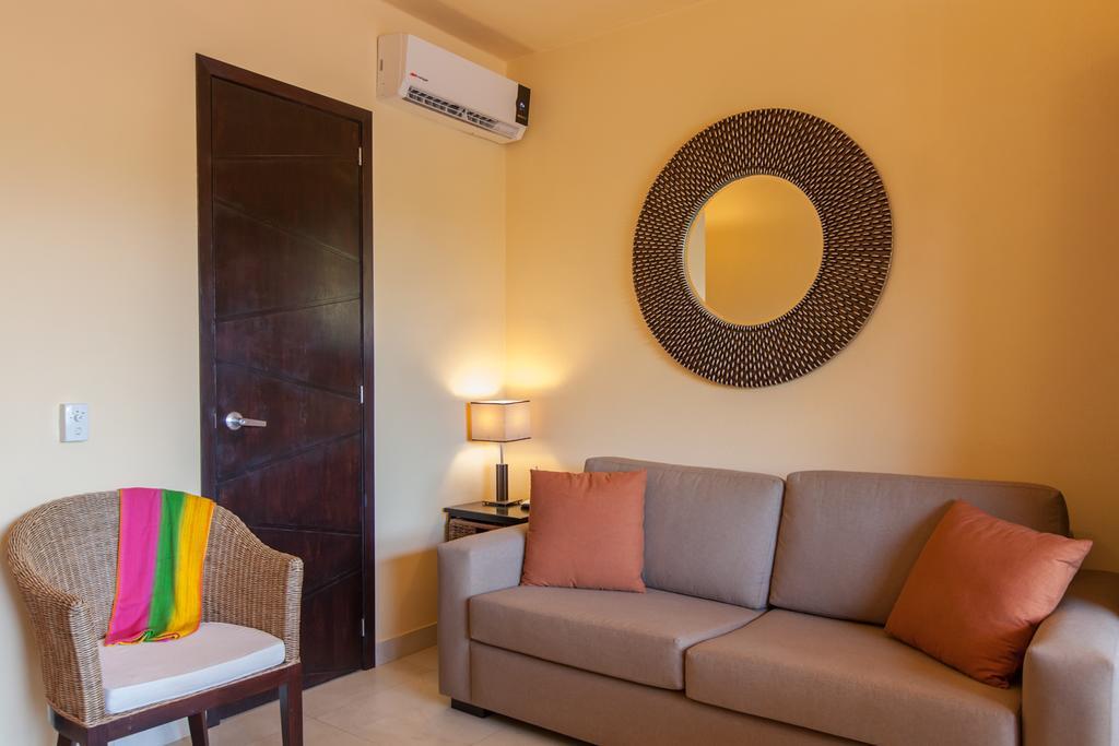 Beach Break Suites ซายูลิตา ภายนอก รูปภาพ
